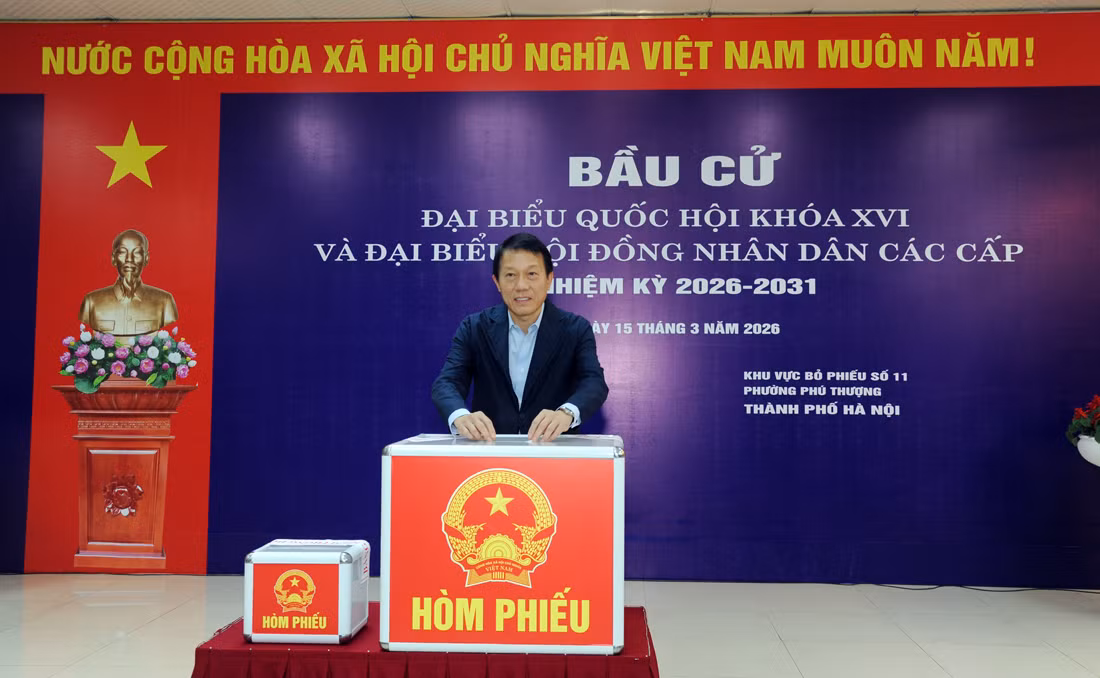 Bộ trưởng Lương Tam Quang bỏ phiếu bầu cử, thực hiện quyền và nghĩa vụ công dân -0