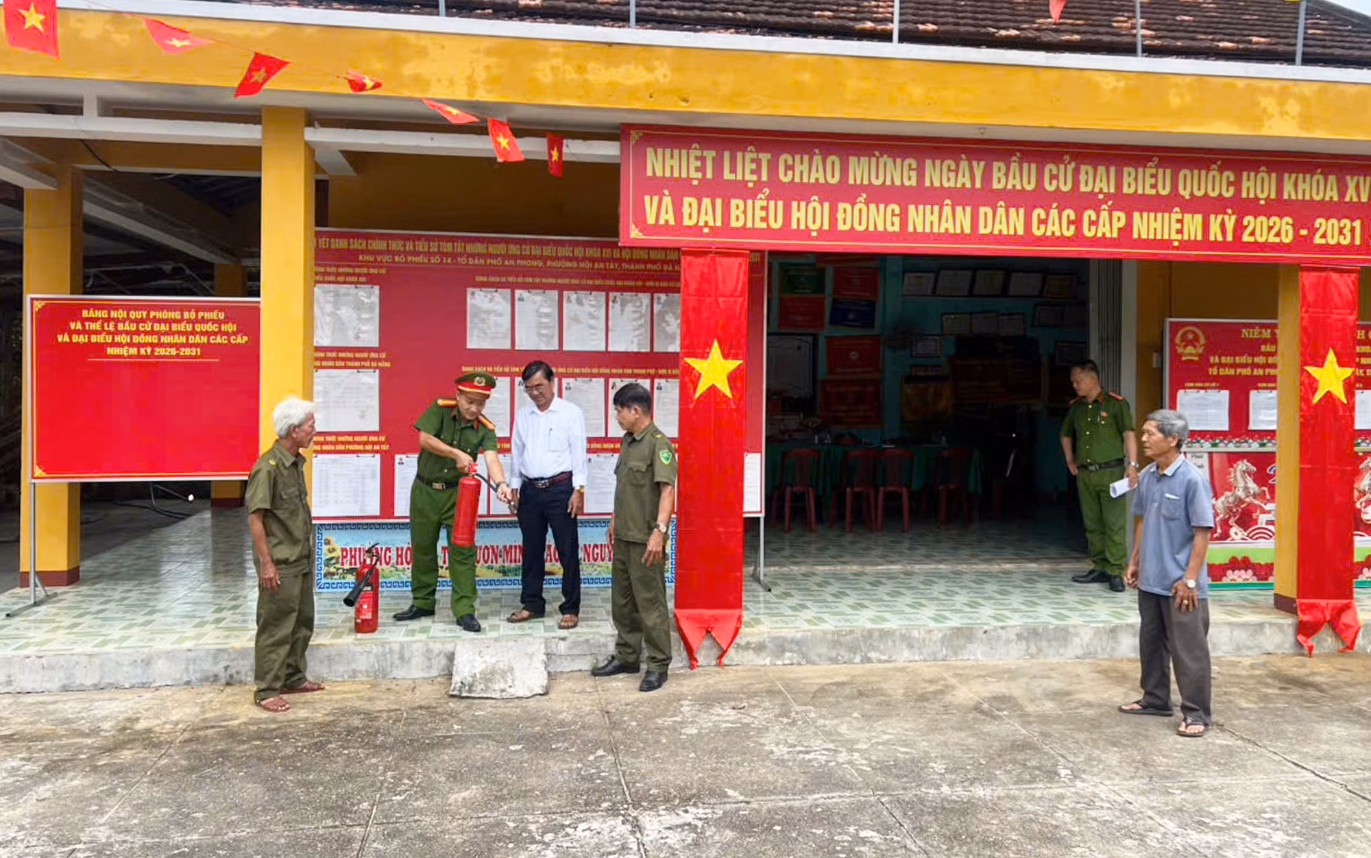 Giữ nhịp bình yên cho ngày hội bầu cử ở đô thị di sản -0