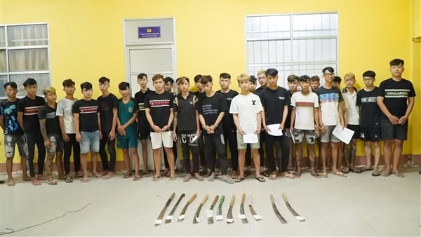 Triệt phá băng nhóm dùng hung khí giải quyết mâu thuẫn trong đêm