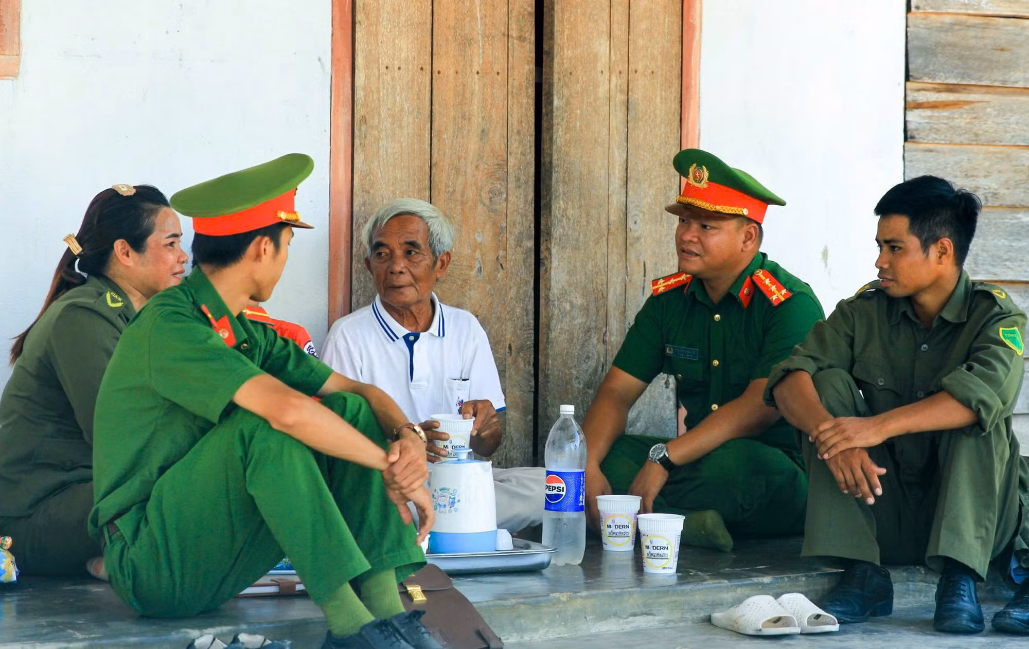 Công an tỉnh Khánh Hòa tăng cường gần dân, hiểu dân, giúp dân -0