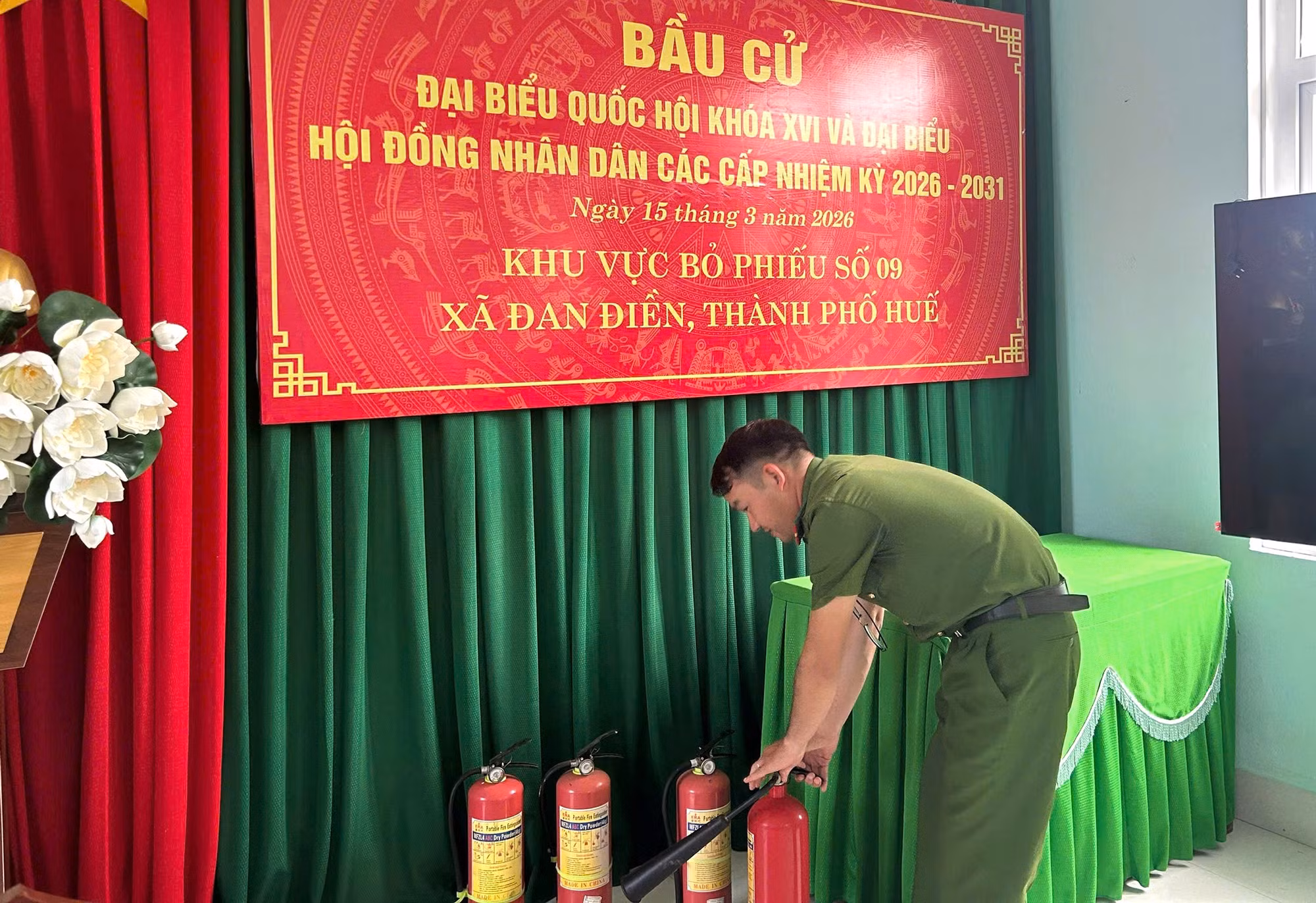 Công an TP Huế tăng cường kiểm tra, đảm bảo an toàn phòng cháy, chữa cháy tại các điểm bầu cử -0