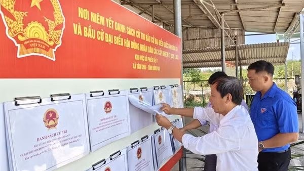 Sắc màu dân tộc hội tụ trong lá phiếu cử tri