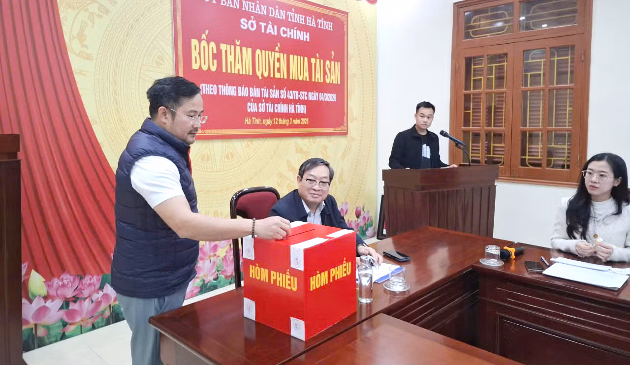 Một doanh nghiệp bốc thăm trúng quyền mua 3 yến vàng hơn 140 tỷ đồng -0