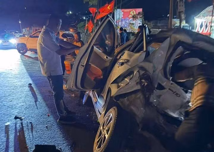 Xe tải gây tai nạn liên hoàn khiến người đàn ông đi bộ qua đường tử vong -0
