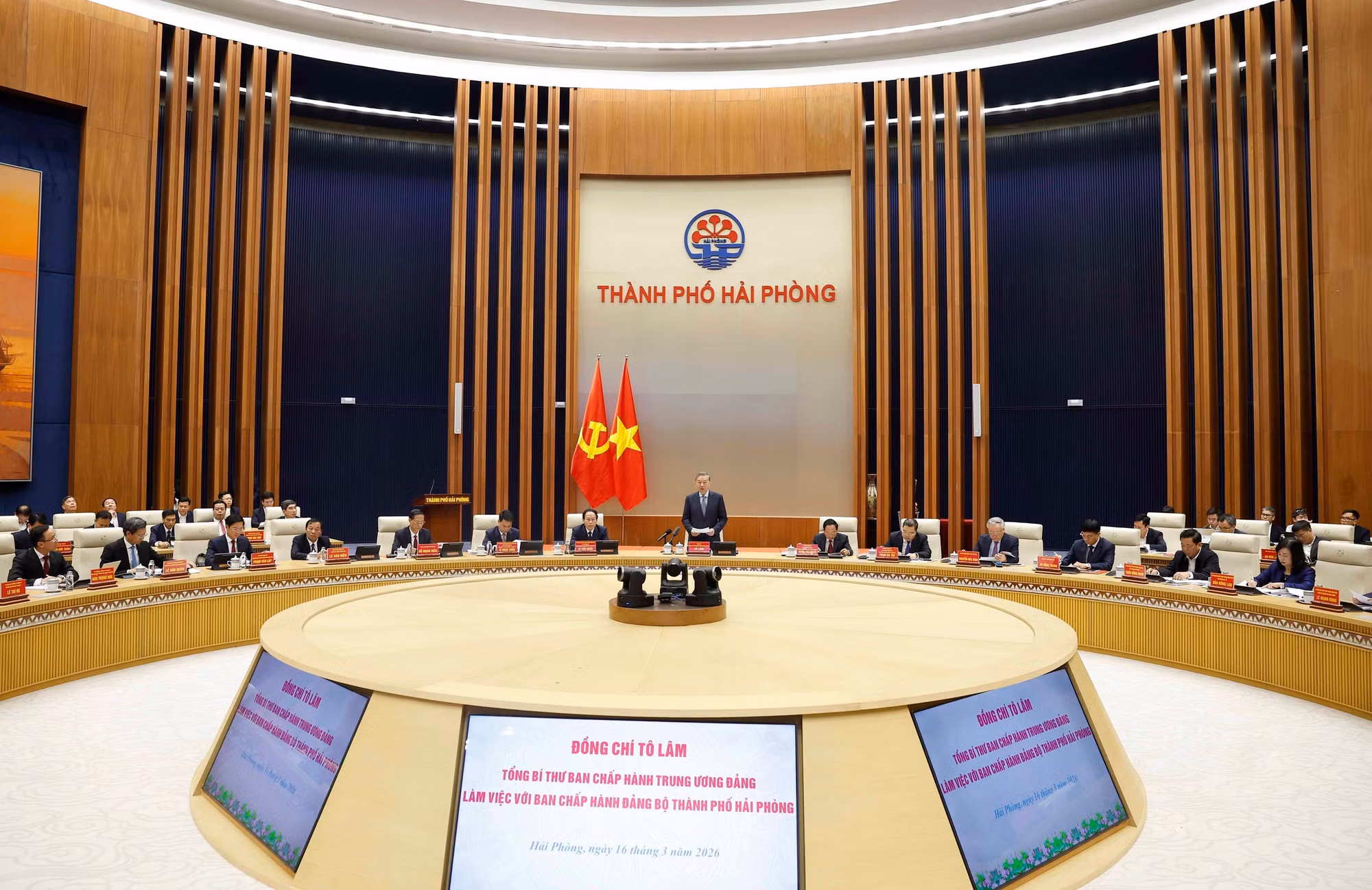 Tổng Bí thư Tô Lâm: Xây dựng thành phố Hải Phòng trở thành trung tâm công nghiệp và cảng biển hiện đại -0