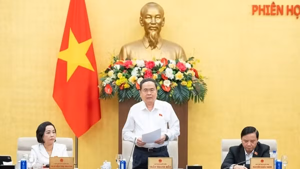 Kỳ họp thứ Nhất, Quốc hội khoá XVI: thực hiện công tác nhân sự, cho ý kiến, thông qua nhiều luật, nghị quyết