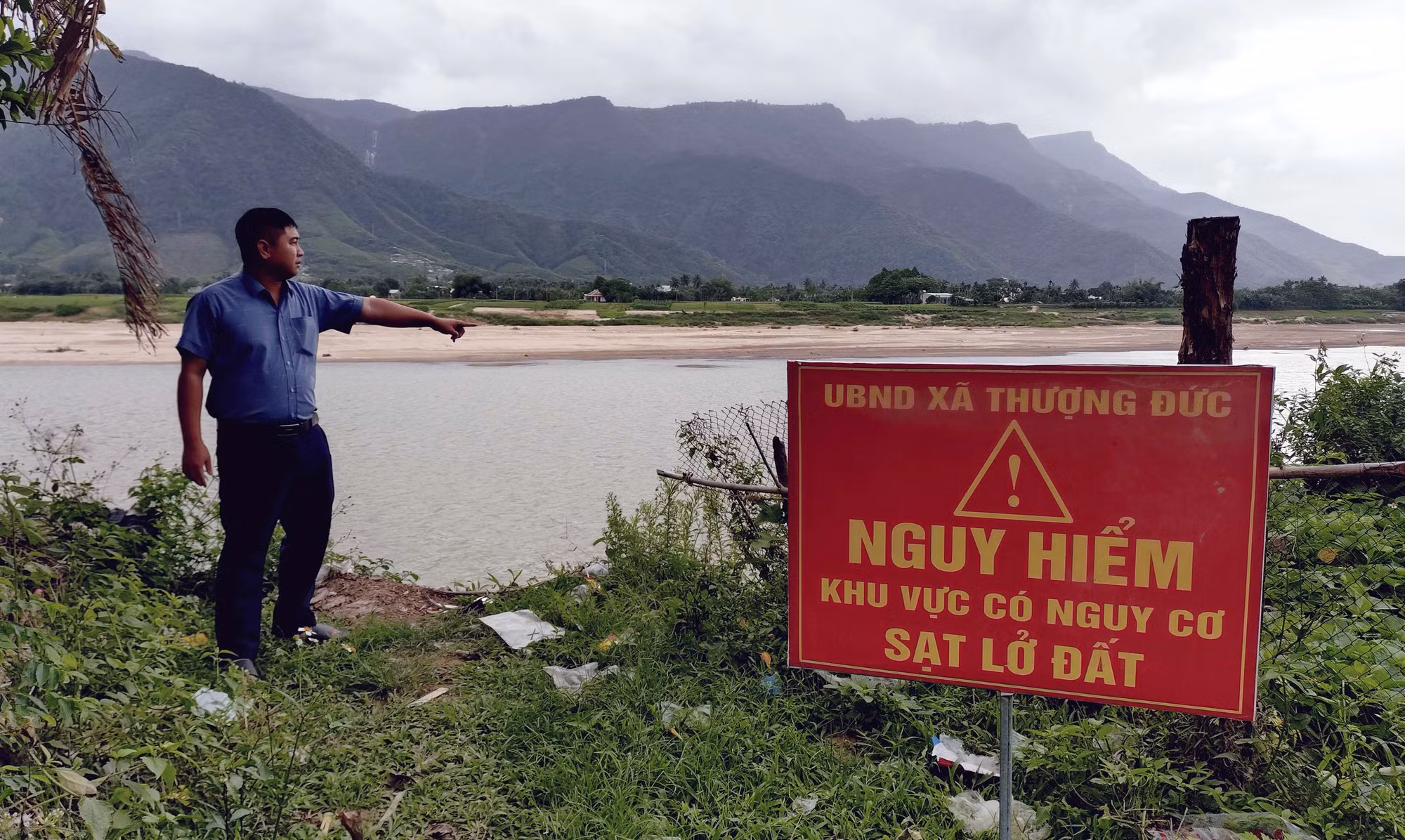 Bờ sông Vu Gia sạt lở nghiêm trọng, người dân mong mỏi kè kiên cố -0