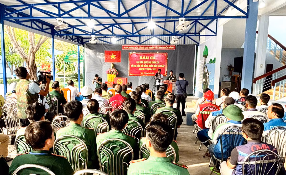 Cử tri bỏ phiếu bầu cử sớm ở hai đảo Hòn Khoai và Hòn Chuối ở Cà Mau -2