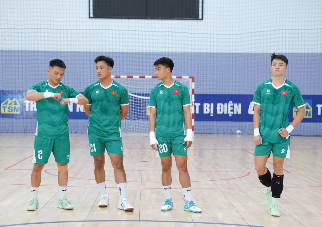 Tuyển futsal Việt Nam và sự trở lại của Hồ Văn Ý -0