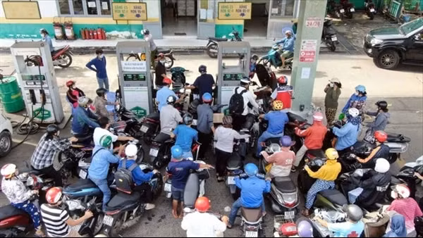 Rủi ro đứt gãy nguồn cung xăng dầu vì hợp đồng mua bán tương lai