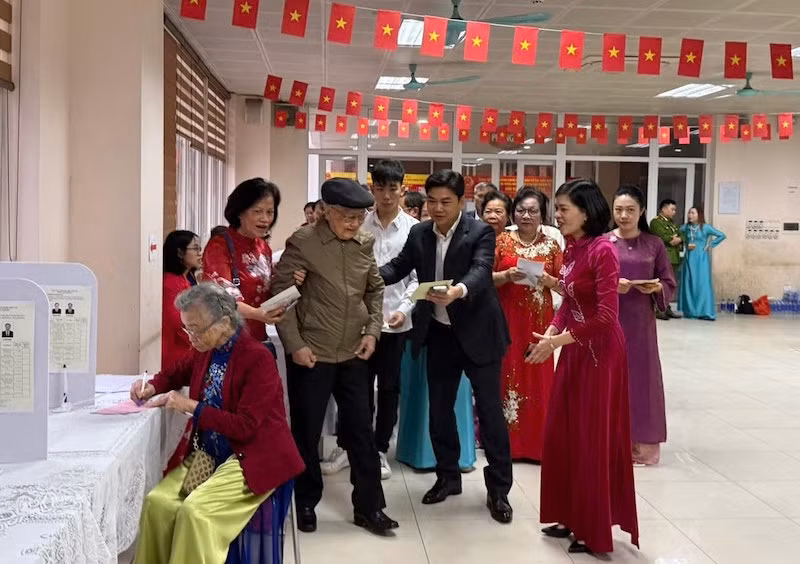 Những hình ảnh đẹp của Công an Thủ đô trong ngày bầu cử -0