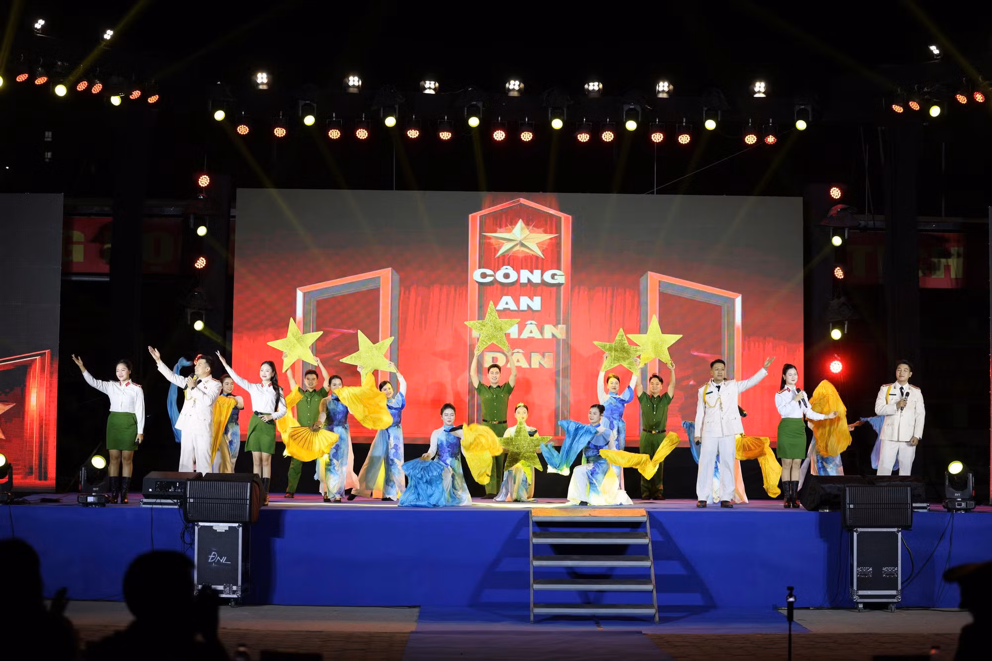 “Món quà đặc biệt” dành cho các tân binh -1