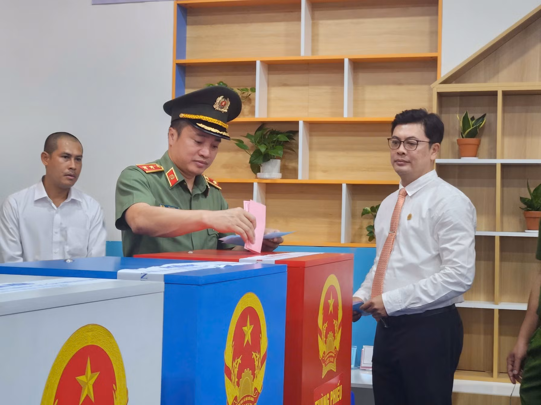 Cử tri TP Hồ Chí Minh nô nức tham gia bầu cử -0