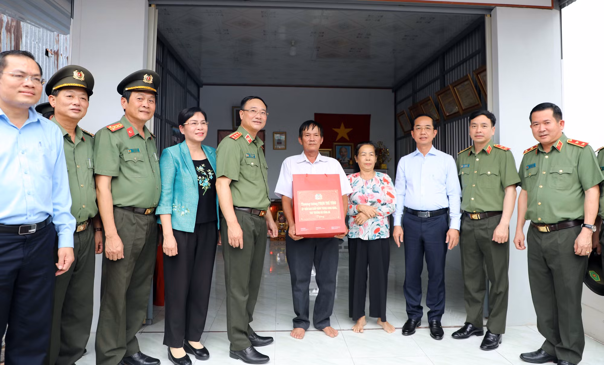 Bộ Công an bàn giao kinh phí xây dựng 500 căn nhà tặng các hộ khó khăn tại tỉnh Cà Mau -1