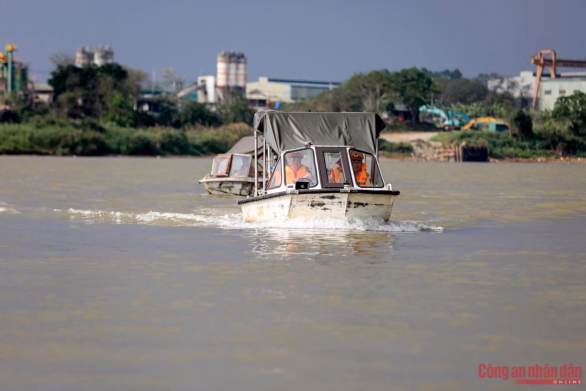Những lá phiếu cử tri cùng Cảnh sát đường thuỷ đến với bà con sông nước -0