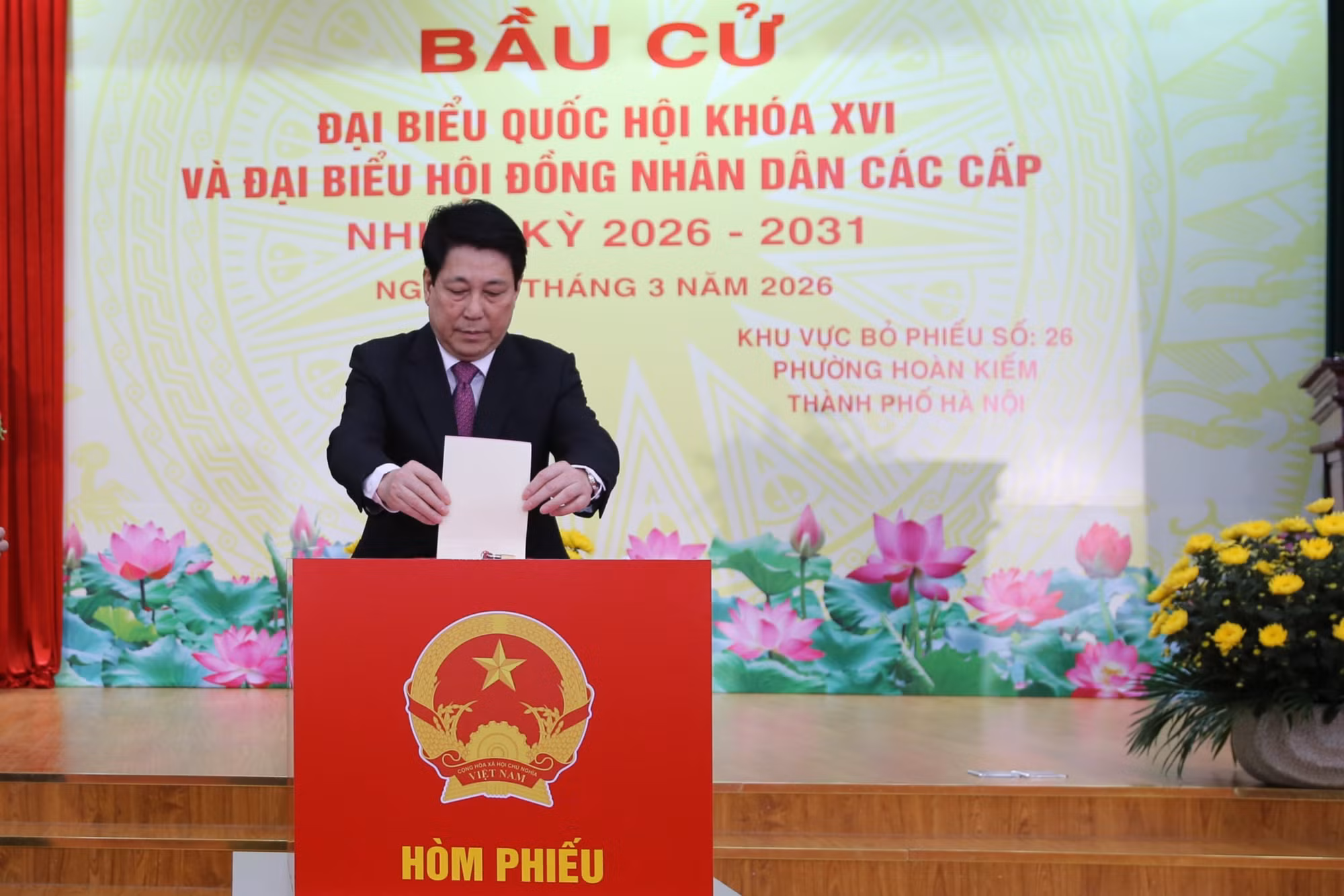 Cử tri cả nước thực hiện quyền và nghĩa vụ thiêng liêng của công dân -0