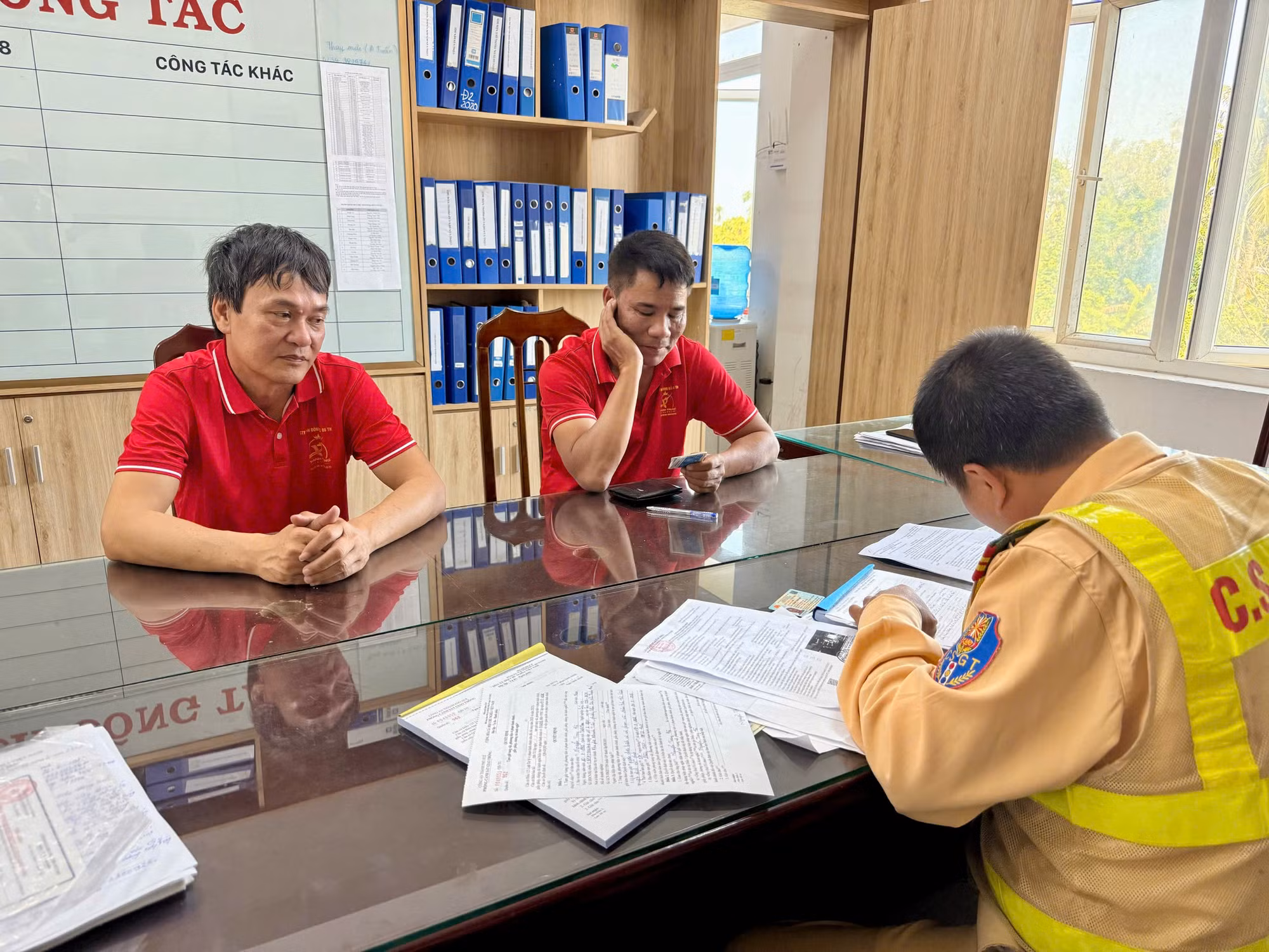 CSGT Công an TP Huế thực hiện quyết liệt nhiều giải pháp để giữ gìn trật tự ATGT -0