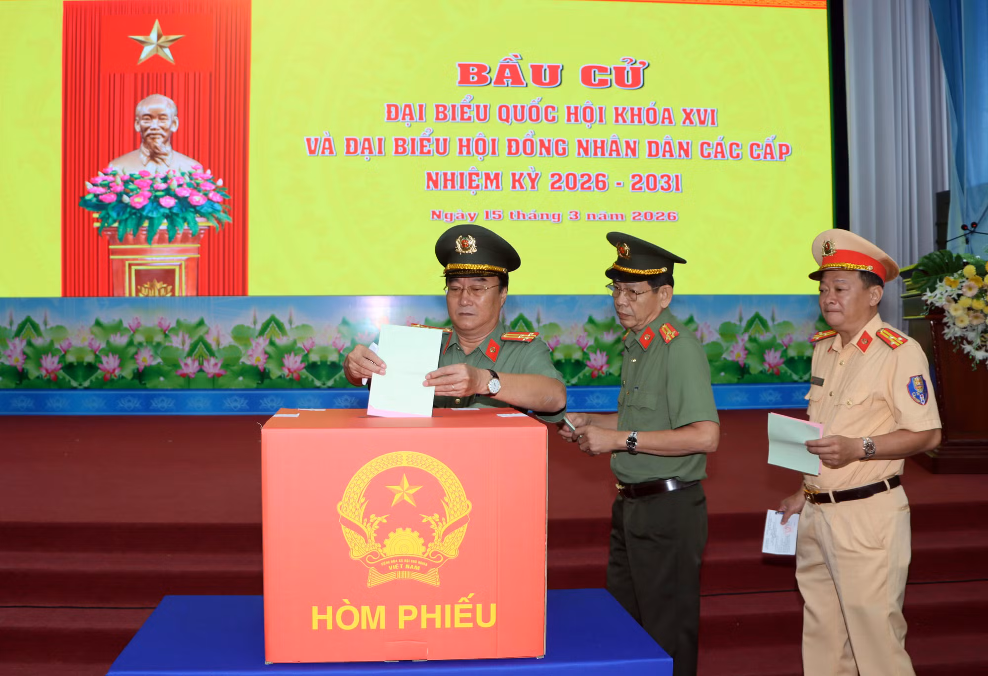 Rộn ràng “Ngày hội non sông” nơi địa đầu cực Nam của Tổ quốc -1