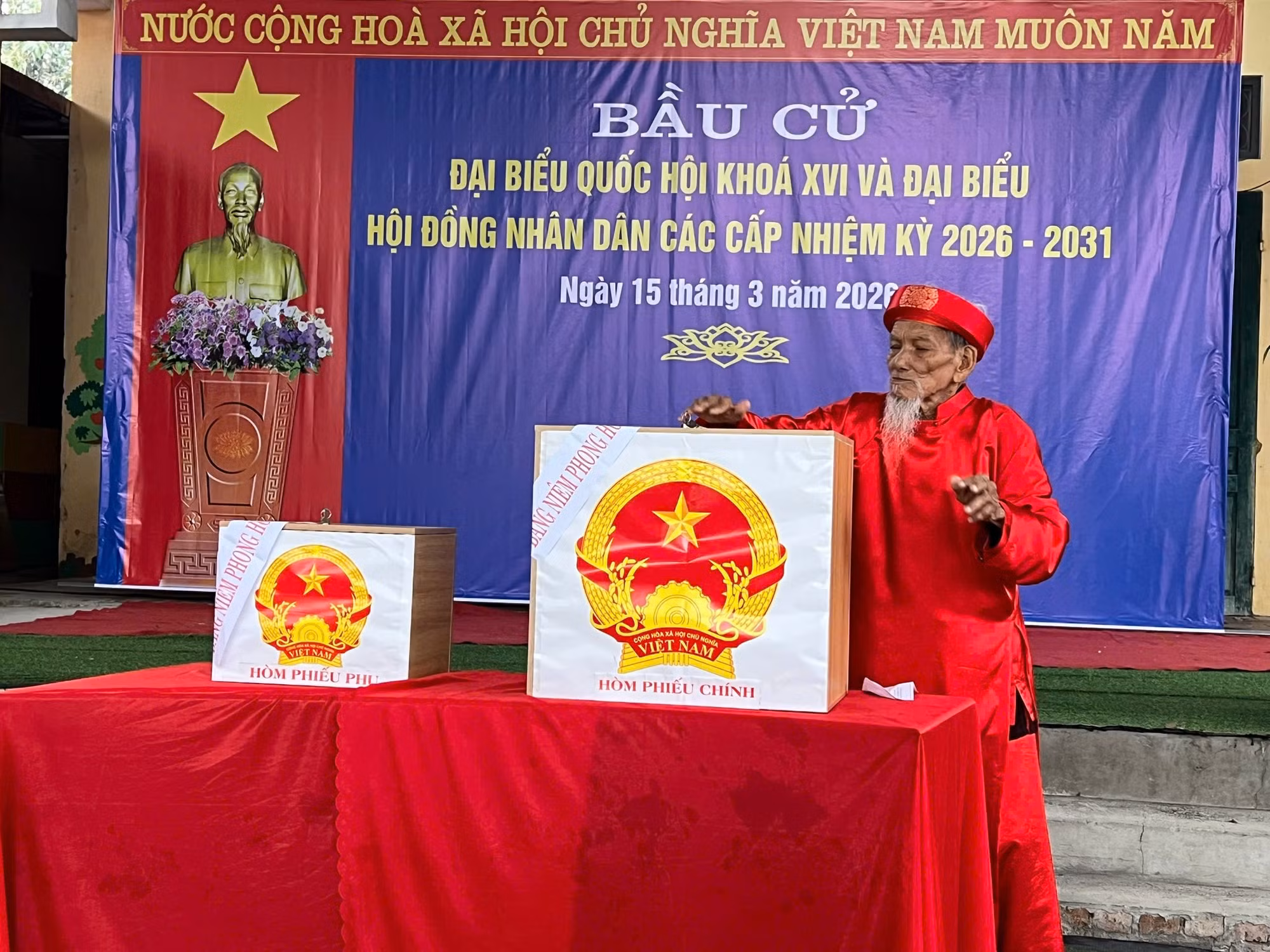9h sáng: nhiều nơi tỷ lệ cử tri đi bỏ phiếu đạt 100%, ghi nhận cử tri hơn 100 tuổi đi bỏ -0