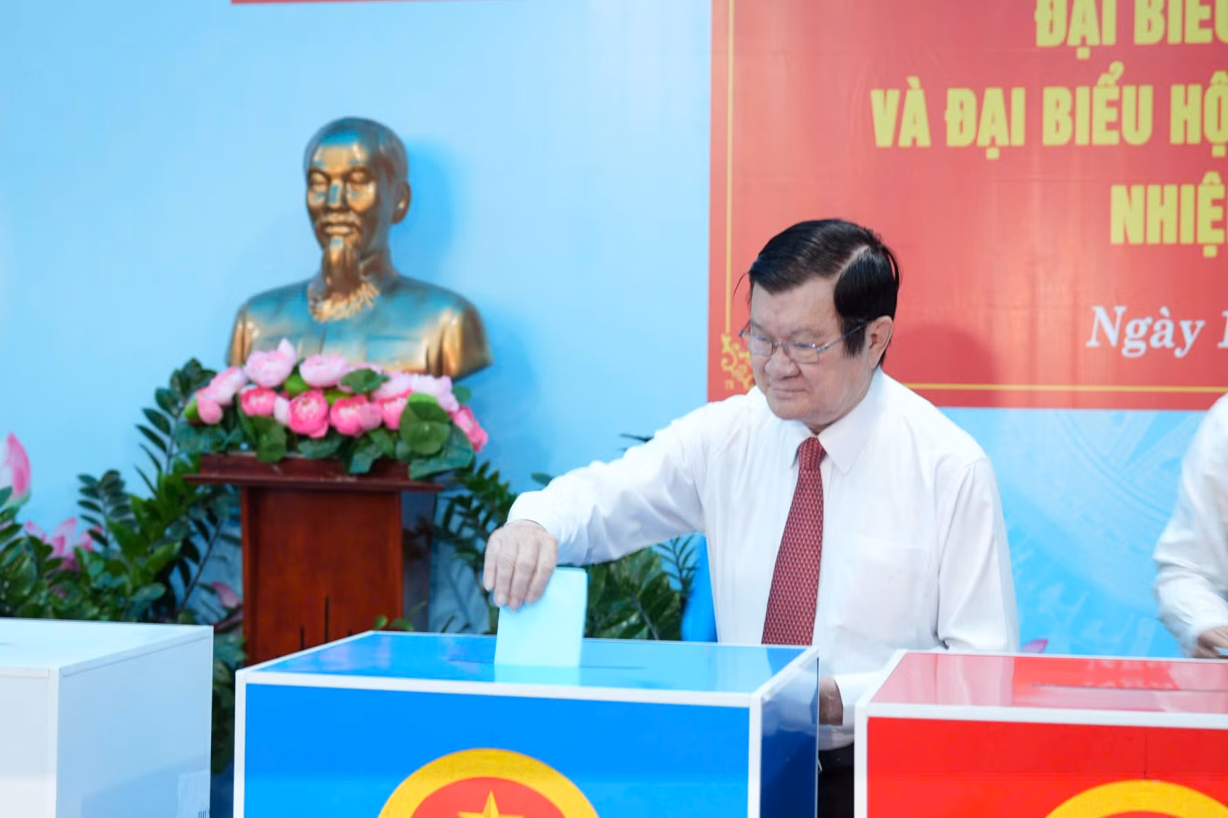 Cử tri TP Hồ Chí Minh nô nức tham gia bầu cử -1