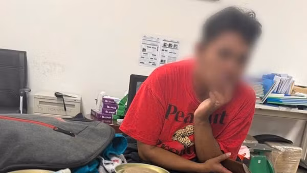 5 kg ma tuý nguỵ trang trong ống bánh kẹo nhập khẩu qua cảng hàng không Nội Bài