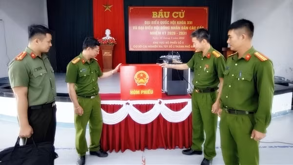 Quyền công dân phía sau “cánh cửa đặc biệt”