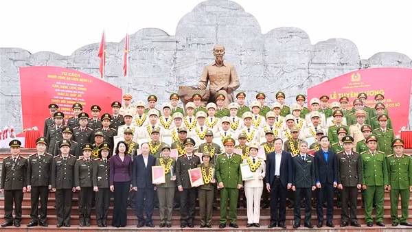 Tuyên dương 31 điển hình tiên tiến tại Khu lưu niệm Sáu điều Bác Hồ dạy Công an nhân dân