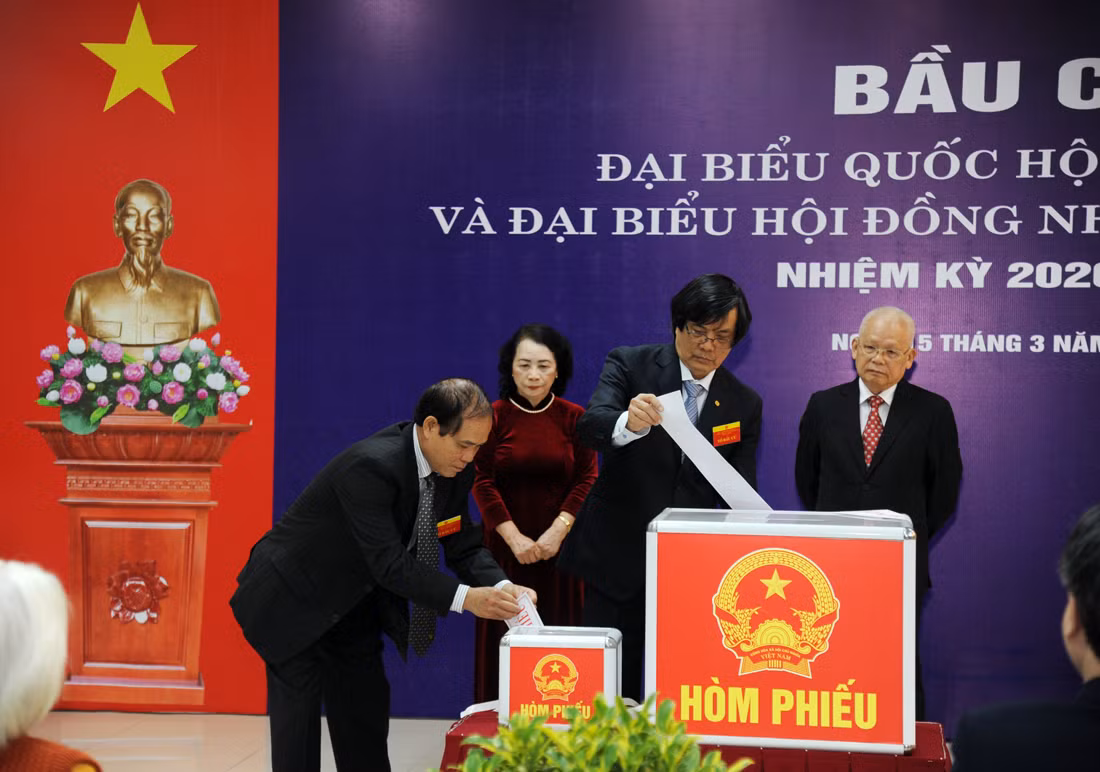 Bộ trưởng Lương Tam Quang bỏ phiếu bầu cử, thực hiện quyền và nghĩa vụ công dân -0