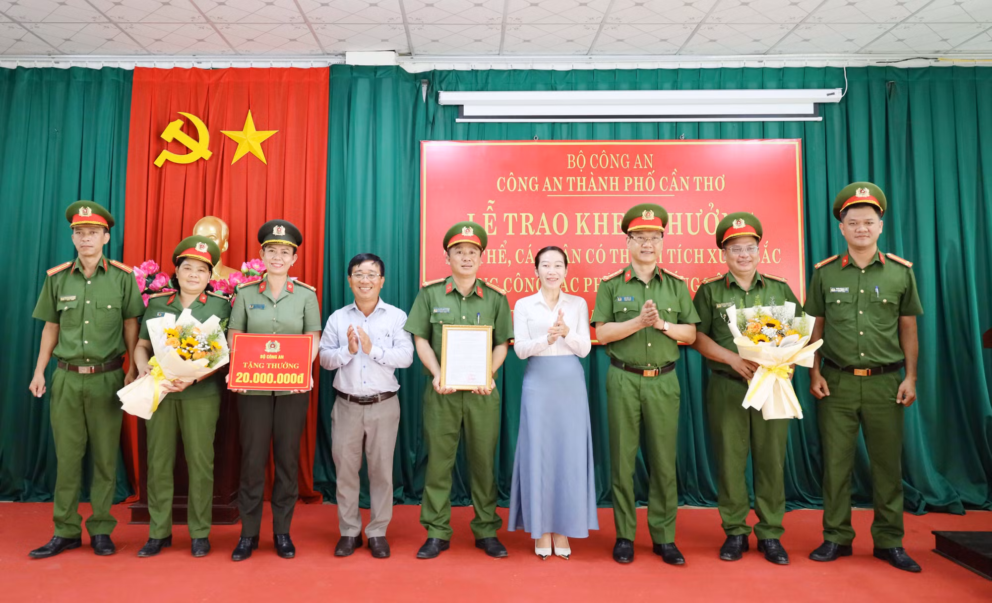 Bộ Công an khen thưởng đột xuất Công an phường ở Cần Thơ -0