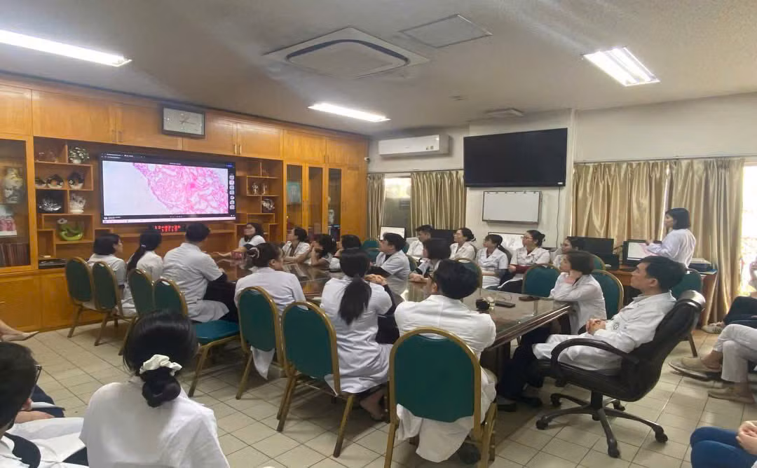 Nữ sinh mắc bệnh hiếm gặp trên thế giới được cứu sống kỳ diệu -0
