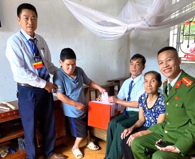Công an Hà Nội bảo vệ tuyệt đối an ninh, an toàn cuộc bầu cử -0