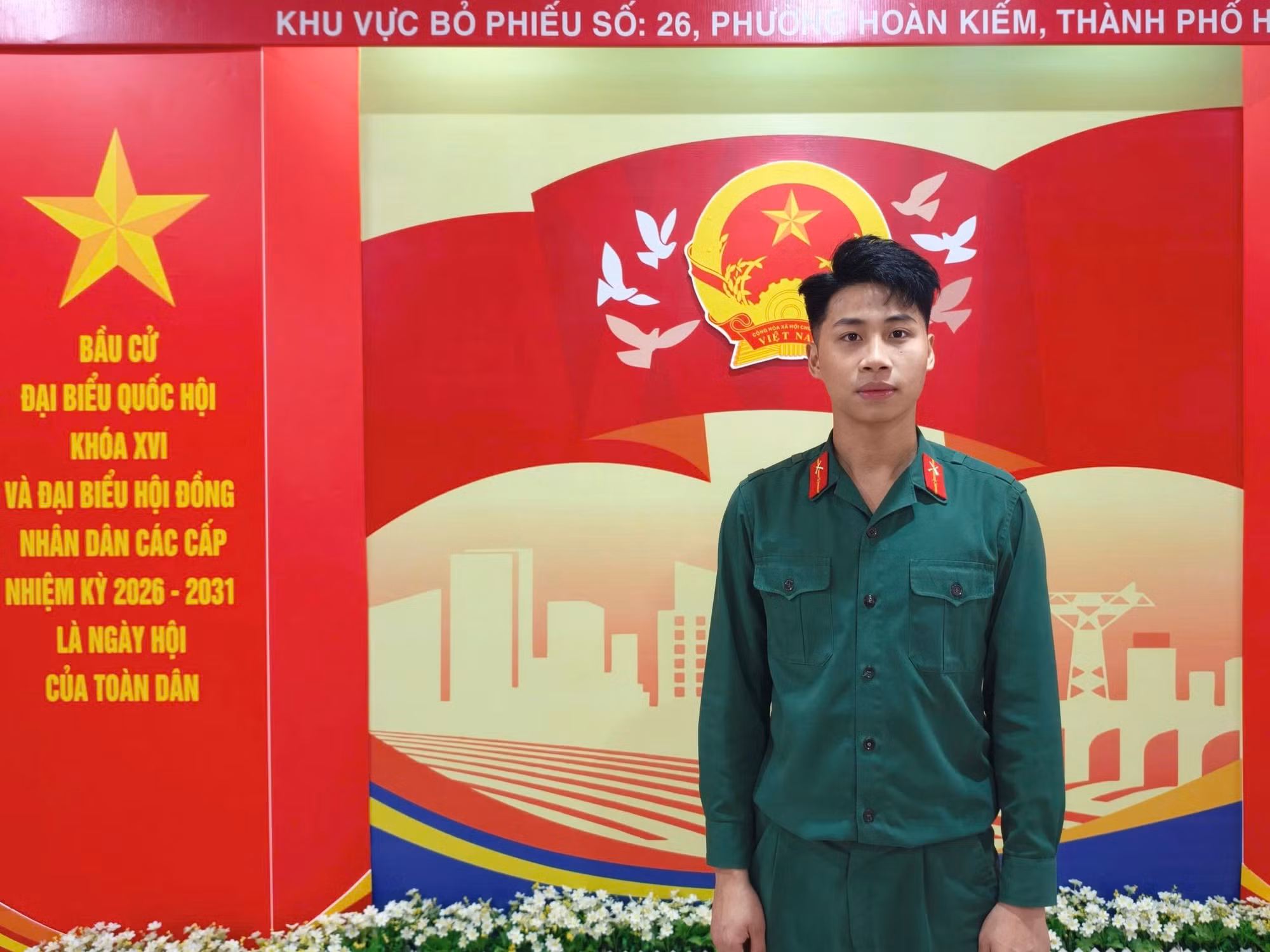 Chủ tịch nước Lương Cường bỏ phiếu tại khu vực bỏ phiếu số 26, phường Hoàn Kiếm, Hà Nội -0
