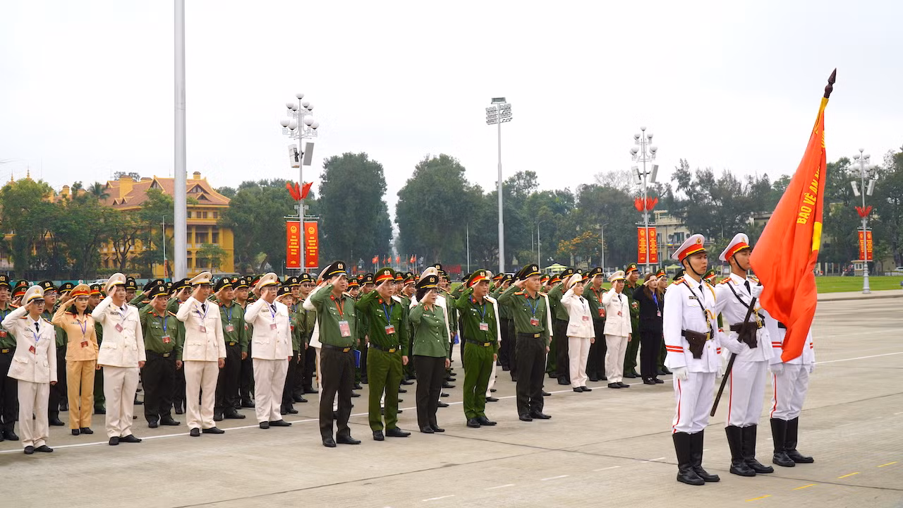 Đoàn đại biểu tuổi trẻ CAND vào Lăng viếng Chủ tịch Hồ Chí Minh -0