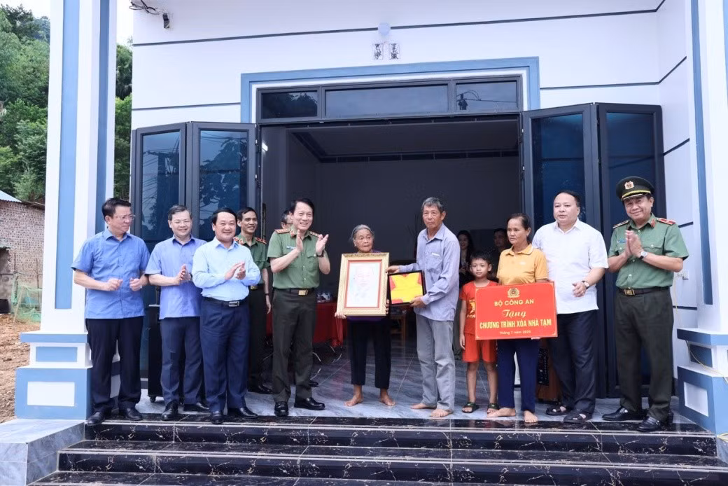 Công an Tuyên Quang khắc ghi Sáu điều Bác dạy bằng hành động cụ thể -0