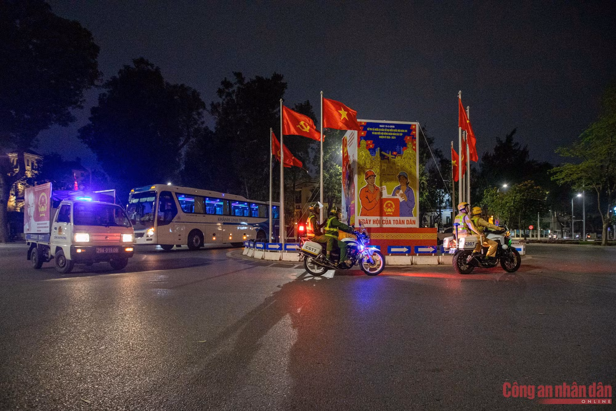 Công an Hà Nội tuần tra đêm, siết chặt an ninh sẵn sàng ngày bầu cử -0