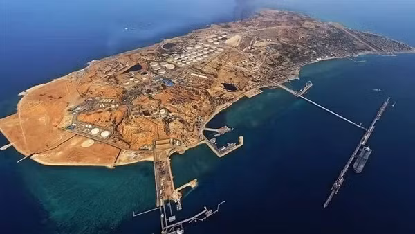 "Viên ngọc quý" dầu mỏ của Iran bị tập kích dữ dội