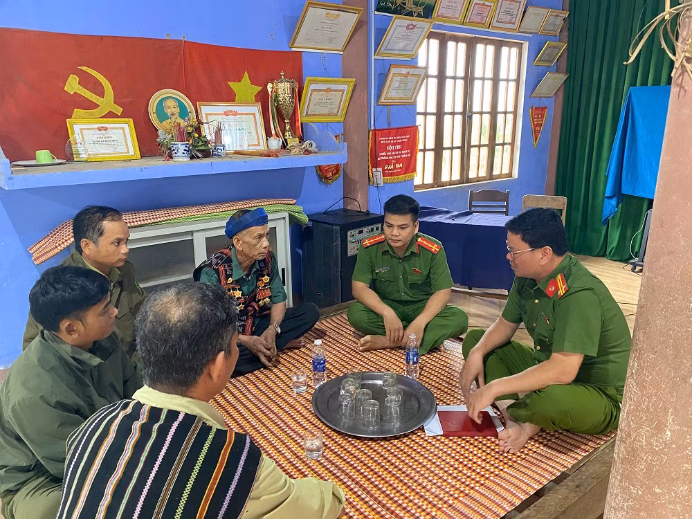 Phát huy vai trò già làng, trưởng bản trước “Ngày hội non sông” -0
