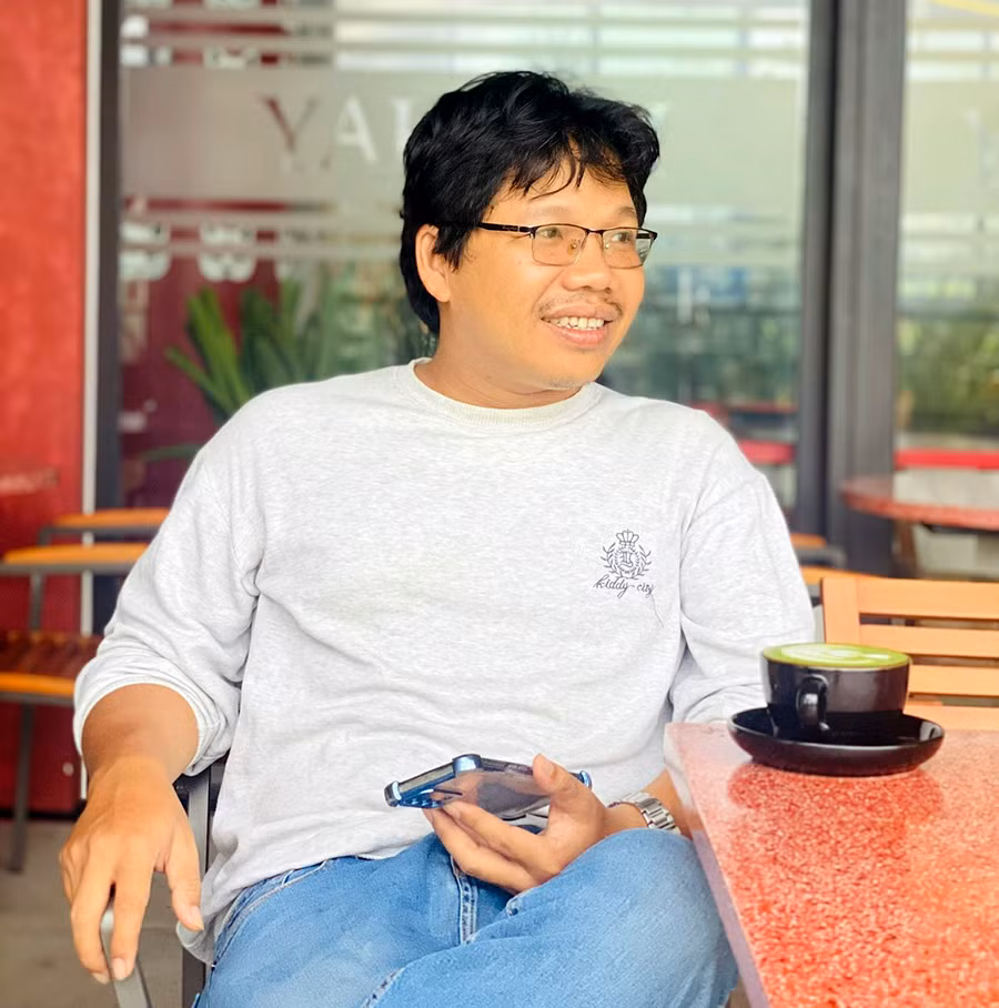 Vân Phi: Rong ruổi dọc ngang, nồng nàn trang viết -1