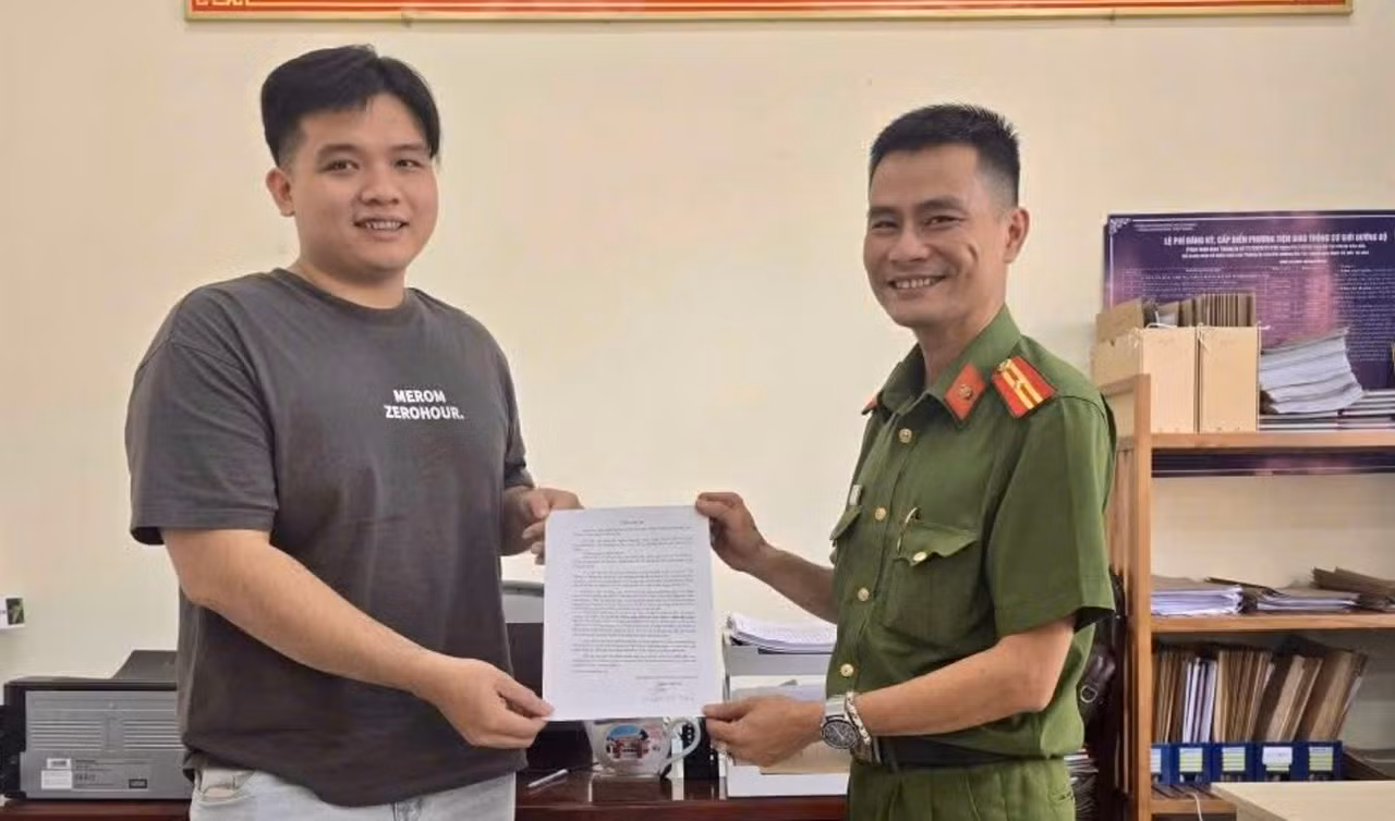 Công an phường xác minh và hỗ trợ người dân hoàn trả số tiền gần 1,3 tỷ đồng -0