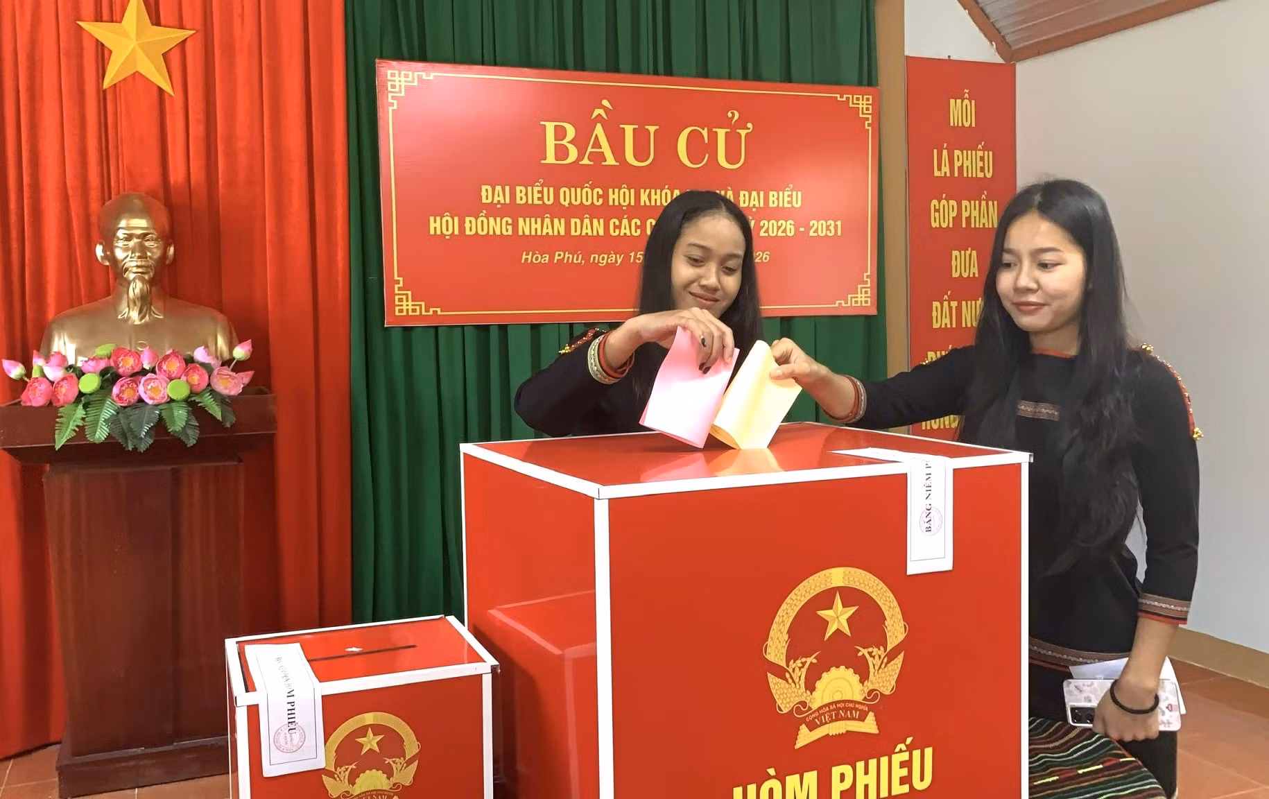 Đồng bào các dân tộc ở Tây Nguyên hân hoan đi bầu cử -0