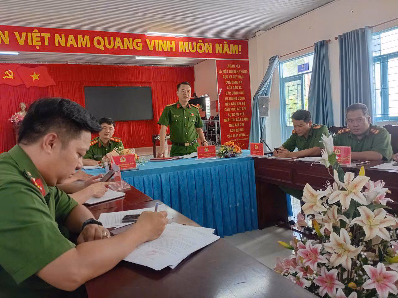 Công an vùng sông nước Tây Nam bộ phòng ngừa, trấn áp tội phạm ngay từ địa bàn cơ sở -0