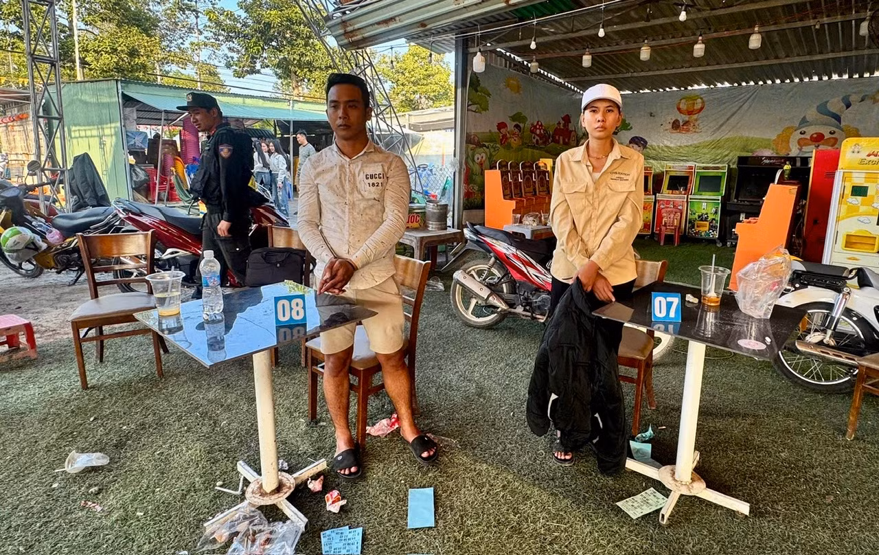 Bắt hàng chục đối tượng dựng các gian hàng “ma” lừa đảo khách chơi rút thăm trúng thưởng -0