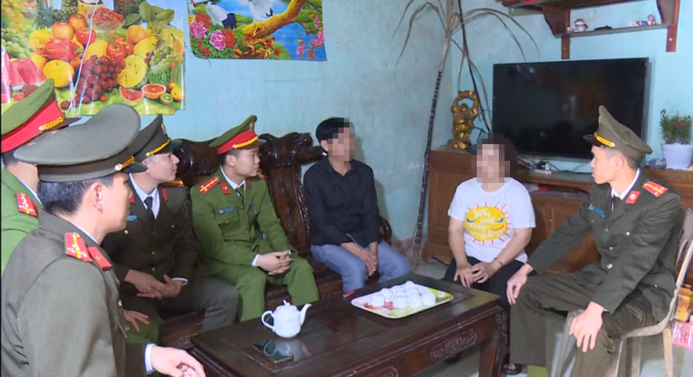 Cạm bẫy phía sau lời hứa “việc nhẹ lương cao” -0