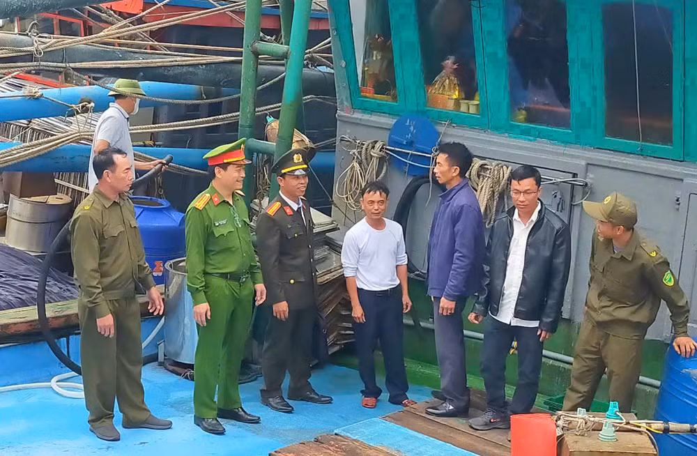 Cạm bẫy phía sau lời hứa “việc nhẹ lương cao” -0