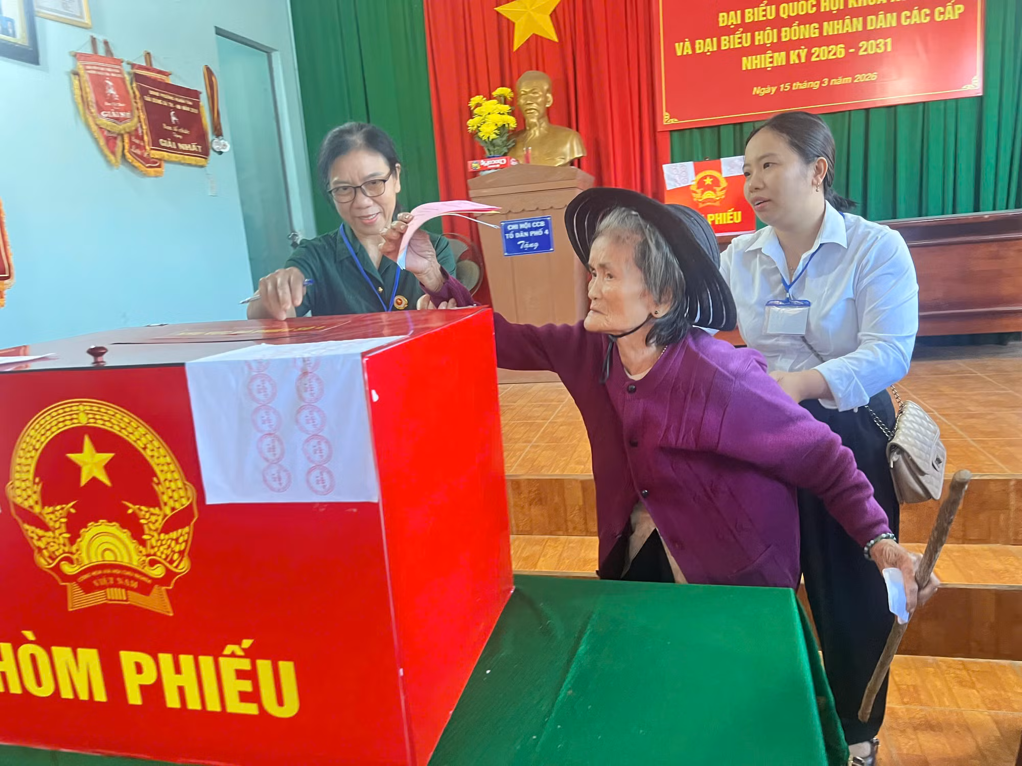 Đồng bào các dân tộc ở Tây Nguyên hân hoan đi bầu cử -0