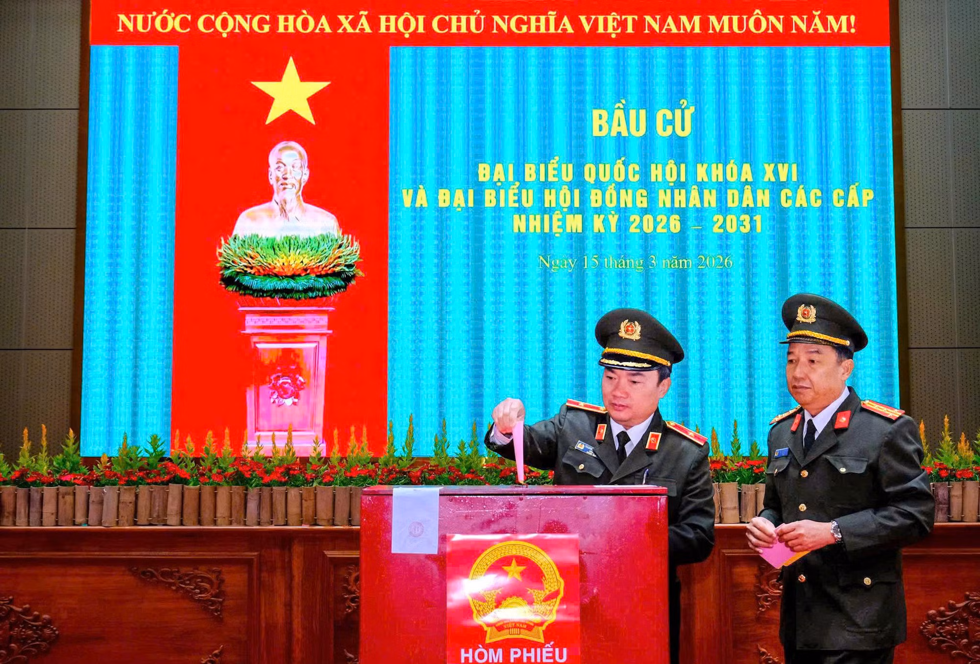 Đồng bào các dân tộc ở Tây Nguyên hân hoan đi bầu cử -0