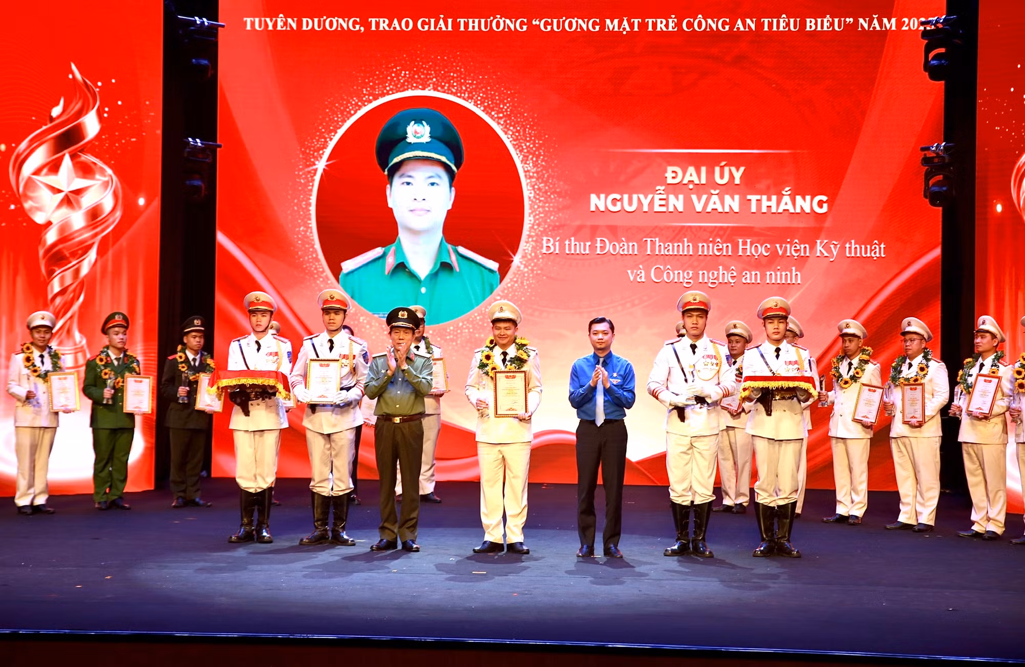 Tuyên dương 20 Gương mặt trẻ Công an tiêu biểu năm 2025 -0