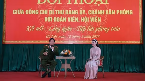 Chánh Văn phòng Cơ quan CSĐT Bộ Công an đối thoại với thanh niên, phụ nữ
