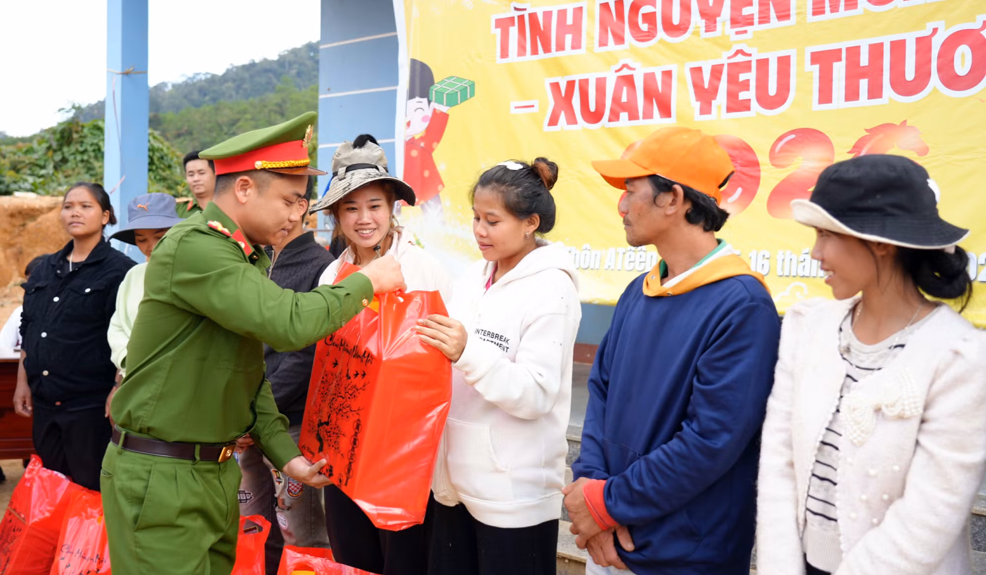Điểm tựa bình yên từ sự xung kích của tuổi trẻ Công an cơ sở -0