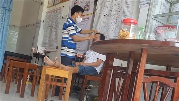 Bi hài chuyện “thầy” chữa bệnh là… bệnh nhân tâm thần